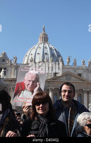 27. Februar 2013 Papst Benedict XVI letzte Generalaudienz vor er am Donnerstag in Sankt Peter Platz, Vatikanstadt, Rom Stockfoto