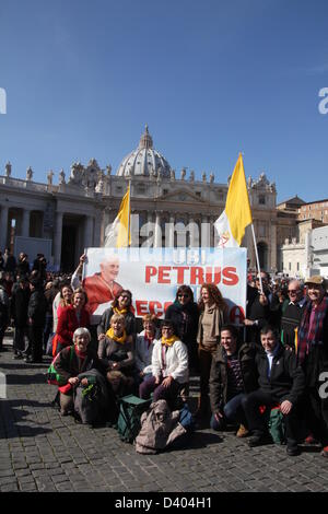 27. Februar 2013 Papst Benedict XVI letzte Generalaudienz vor er am Donnerstag in Sankt Peter Platz, Vatikanstadt, Rom Stockfoto