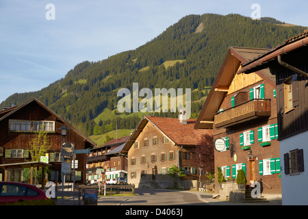 Typischen Holzhäusern in den Allgäuer Alpen Stockfoto