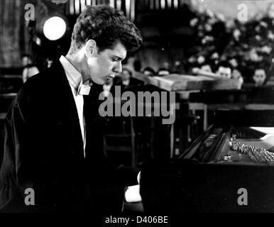 27. Februar 2013. ARCHIV-BILD.  VAN CLIBURN, die international gefeierte Pianistin deren Triumph bei einem 1958 Moskau Wettbewerb half des Kalten Krieges zu tauen und startete eine spektakuläre Karriere, die ihn gemacht die seltenen klassischen Musiker, Rockstar Status genießen starb am Mittwoch in Fort Worth, Texas nach einem Kampf mit Knochenkrebs. Er war 78. Cliburn starb in seinem Haus in Fort Worth, umgeben von lieben. Bild: Van Cliburn spielt Klavier im undatierten Foto. Kredit Bild: Kredit-: Kugel-Photos/ZUMAPRESS.com/Alamy Live-Nachrichten Stockfoto