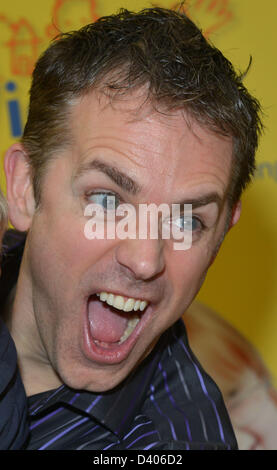 CBBC TV-Moderatorin Chris Jarvis Besuch einer Schule in Poole, Dorset. Großbritannien. 27. Februar 2013 Bild von: DORSET MEDIENDIENST Stockfoto