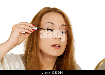 Frau mit Augen Make-up. Gedreht im Studio auf weißem Hintergrund. Stockfoto