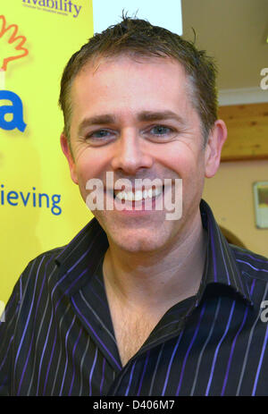 CBBC TV-Moderatorin Chris Jarvis Besuch einer Schule in Poole, Dorset. Großbritannien. 27. Februar 2013 Bild von: DORSET MEDIENDIENST Stockfoto