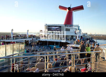 Kreuzer an Bord der Carnival Conquest, Oberdeck. Stockfoto