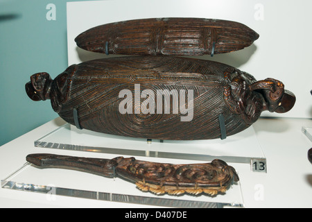 Dies ist ein Bild der einheimischen Maori Stammes-Schnitzereien auf dem Display an das Royal Ontario Museum, Toronto, Kanada Stockfoto