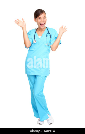 Voller Länge der jungen Frau Krankenschwester oder Arzt heiter und fröhlich isoliert auf weißem Hintergrund Stockfoto