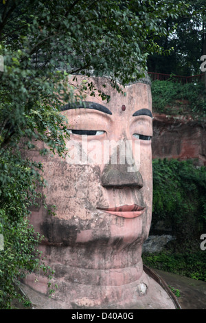 Es ist ein Foto von der größte Buddha-Statue in der Welt - 71 Meter. Leshan, Sichuan Provinz, China. Stockfoto