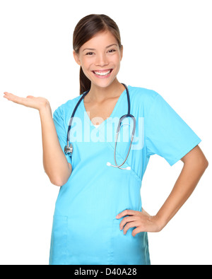 Porträt der schönen Mischlinge asiatischen / Caucasian lächelnd Krankenschwester Vorlage leere Kopie Raum für Produkt oder text Stockfoto