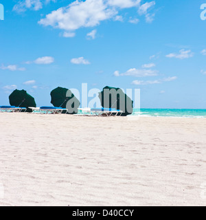 bunte stock Foto von Sonnenbaden Stuhl in South Beach, miami Stockfoto