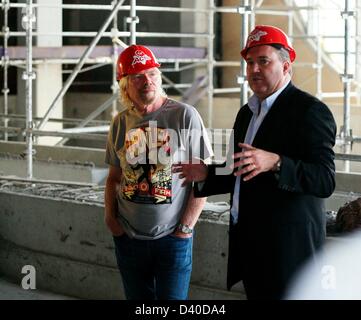 Jophannesburg, Südafrika. 27. Februar 2013.  Ross Faragher-Thomas und Richard Branson im Virgin Active in Sandton am 27. Februar 2013, in Johannesburg, Südafrika. (Foto von Gallo Images / Sowetan / Vathiswa Ruselo/Alamy Live News) Stockfoto