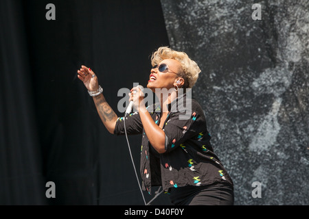 Award Gewinner Sänger Song Writer Emeli Sandé durchführen auf der Bühne beim V Festival, Chelmsford, Essex Stockfoto