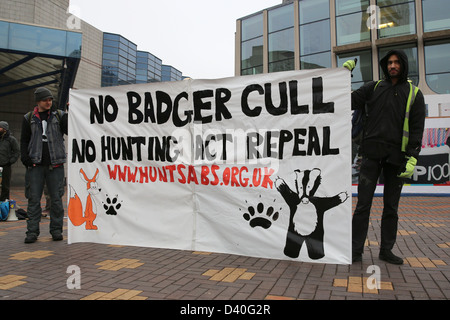 Tier Rechte Demonstranten außerhalb der Union Nationalkonferenz Landwirte protestieren über den Dachs cull Stockfoto