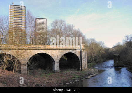 Stillgelegte und beschädigte Brücke in Kelvinside, Glasgow, Schottland, Großbritannien Stockfoto