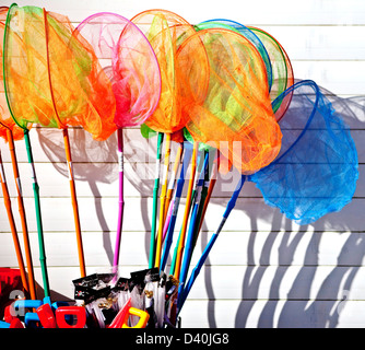 Meer Seite Kinder Fischernetze und Schatten im Sonnenlicht Stockfoto