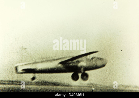 Die Heinkel He 178 war das weltweit erste Turbojet-Flugzeug, das in den späten 1930er Jahren von Deutschland entwickelt wurde Es war ein wichtiger Meilenstein in der Luftfahrtgeschichte und ebnete den Weg für die Entwicklung des Jet-Flugzeugs. Stockfoto