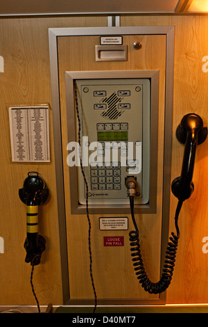 Telefon und Empfänger auf nukleare u-Boot HMS Talent Stockfoto