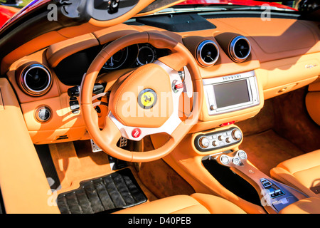 Leder-Innenausstattung von einem Ferrari California Stockfoto