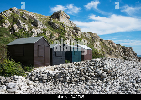 Strandhütten in der Kirche Ope Cove, Dorset, UK. Stockfoto