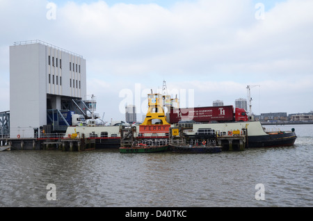 Woolwich Fähre, Themse Stockfoto