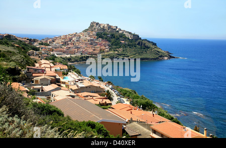 Mittelalterliche Städtchen Castelsardo auf Sardinien mit traditionellen Häusern Stockfoto