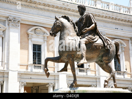 Das Equestrian Statue des Marcus Aurelius auf Piazza del Campidoglio in Rom, Italien Stockfoto