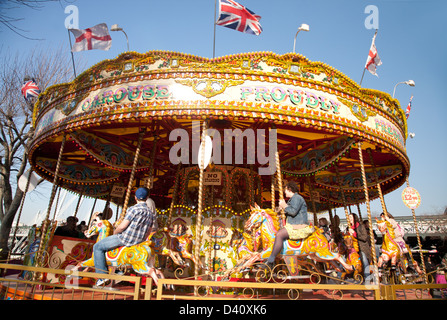 Karussell am Embankment, London, England, Vereinigtes Königreich Stockfoto