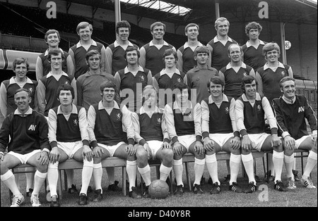 Aston Villa Football Team 1970 Team David Rudge, Barry Lynch, Charles Aitken, George Curtis, Keith Bradley, David Simmons, Brian Godfrey. (Mitte/L-R) Lionel Martin, Fred Turnbull, John Dunn, Lawson Chatterley, Brian Rowan, John Phillips, Andy Lochhead, Neil Ryoch, (Front/L-R) Ron Wylie, Patrick McMahon, John Wright, Ian Hamilton, Willie Anderson, Bruce Roch, Brian Tiler, Vic Crowe. Stockfoto