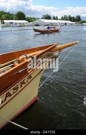 Traditionelles Boot Rallye, Henley, England, 2008. Oldtimer Boote aller Größen genießen Sie die Fluss-Boot-Rallye in der Sommersonne Stockfoto