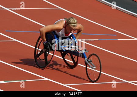 Hannah Cockroft GB in den Vorläufen der Damen 200m - T34 im Olympiastadion bei den Paralympics in London 2012. Stockfoto