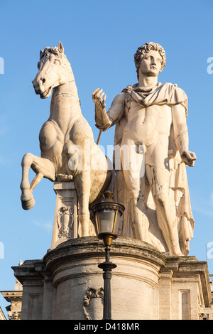 Fassade der Comune di Roma oder Rathaus in Rom Italien mit statue Stockfoto