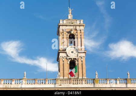 Uhr oder Bell Tower der Comune di Roma oder Rathaus in Rom Italien Stockfoto