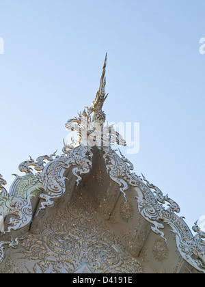 Nahaufnahme des Giebels, Wat Rong Khun in Chiang Rai, Thailand Stockfoto