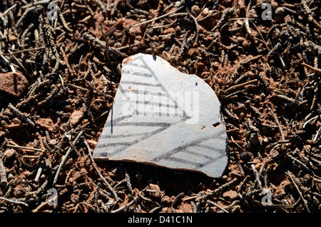 Tonscherben auf dem Boden einer Archaolgical-Site in der Wüste des südlichen Utah. Stockfoto