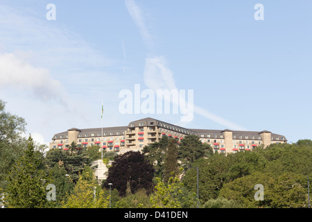 Celtic Manor Resorthotel von der Ausfahrt 24 der M4 in der Nähe von Newport, South Wales angesehen.  Es war Gastgeber des Ryder Cup 2010. Stockfoto