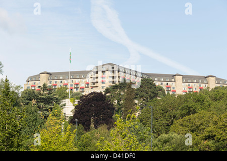 Celtic Manor Resorthotel von der Ausfahrt 24 der M4 in der Nähe von Newport, South Wales angesehen.  Es war Gastgeber des Ryder Cup 2010. Stockfoto