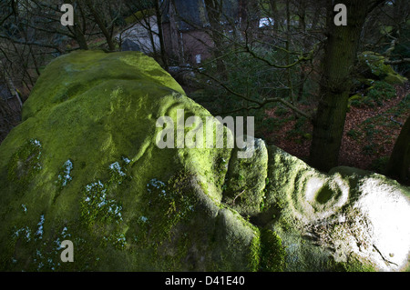 Prähistorische Felszeichnungen auf Rowtor Felsen, Birchover, Derbyshire, UK Stockfoto