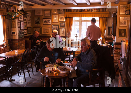 Die Eibe-Wirtshaus in Wield, Alresford, Hampshire, England, Vereinigtes Königreich Stockfoto