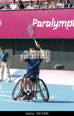 Andy Lapthorne von GB auf seinem Weg nach Silber in der Quad Eton Manor, Olympiapark während der Paralympics London 2012-Spiels verdoppelt Stockfoto