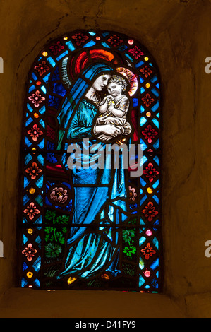 Das Ostfenster, St. Johannes Evangelist-Kirche, Elkstone, Gloucestershire, England, Vereinigtes Königreich Stockfoto