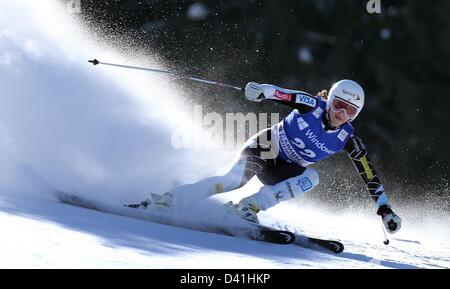 Garmisch, Deutschland. 1. März 2013. Julia Mancuso aus den USA in Aktion bei der Frauen Super-G Rennen der alpinen Skiweltcup in Garmisch-Partenkirchen Deutschland, 1. März 2013. Foto: Karl-Josef Hildenbrand/Dpa/Alamy Live News Stockfoto