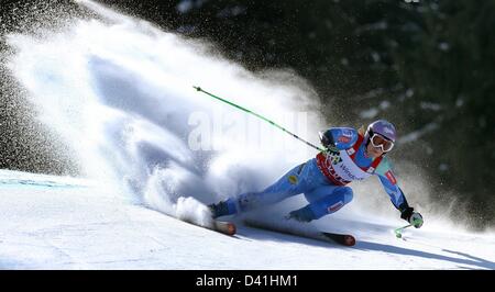 Garmisch, Deutschland. 1. März 2013. Tina Maze aus Slowenien in Aktion bei der Frauen Super-G Rennen der alpinen Skiweltcup in Garmisch-Partenkirchen Deutschland, 1. März 2013. Foto: Karl-Josef Hildenbrand/Dpa/Alamy Live News Stockfoto