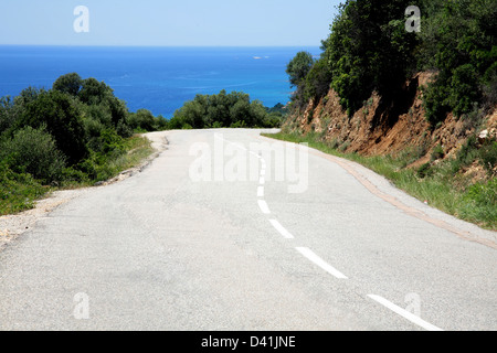 Panoramastraße zum Meer auf Korsika in Frankreich Stockfoto