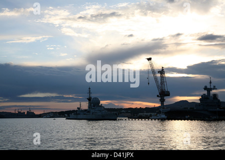 Sonnenuntergang in den Hafen von Toulon in Frankreich Stockfoto