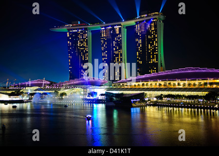 Fullerton Hotel Ansichten, Geschäftsviertel, Singapur, Marina Bay, Marina Bay Sands Hotel & Casino, Lichtshow, gehobenen Einkaufszentrum Stockfoto