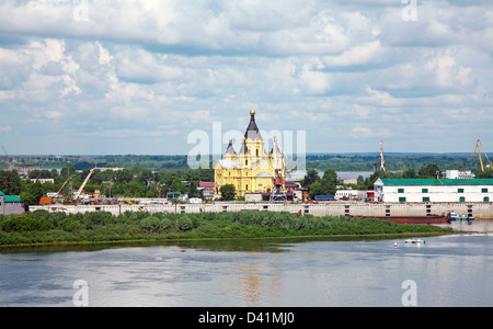 Alexander-Newski-Kathedrale am Fluss Oka in Nischni Nowgorod, Russland Stockfoto