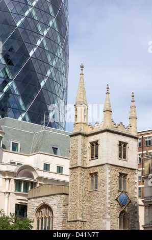 Der Wolkenkratzer Gherkin in der City of London, England Stockfoto