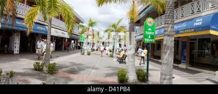 Panorama der Kreuzfahrthafen Shopping Area, Basseterre, St. Kitts Stockfoto