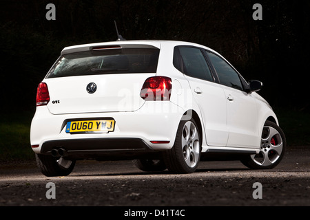 Weißen VW Volkswagen Polo GTI geparkt auf Straße, Winchester, England, 15 03 2011 Stockfoto