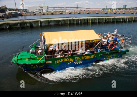 Die Halifax Harbour Hopper Tour auf einem Larc V amphibisches Militärfahrzeug bekannt als Ente Stockfoto