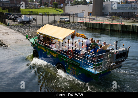 Die Halifax Harbour Hopper Tour auf einem Larc V amphibisches Militärfahrzeug bekannt als Ente Stockfoto